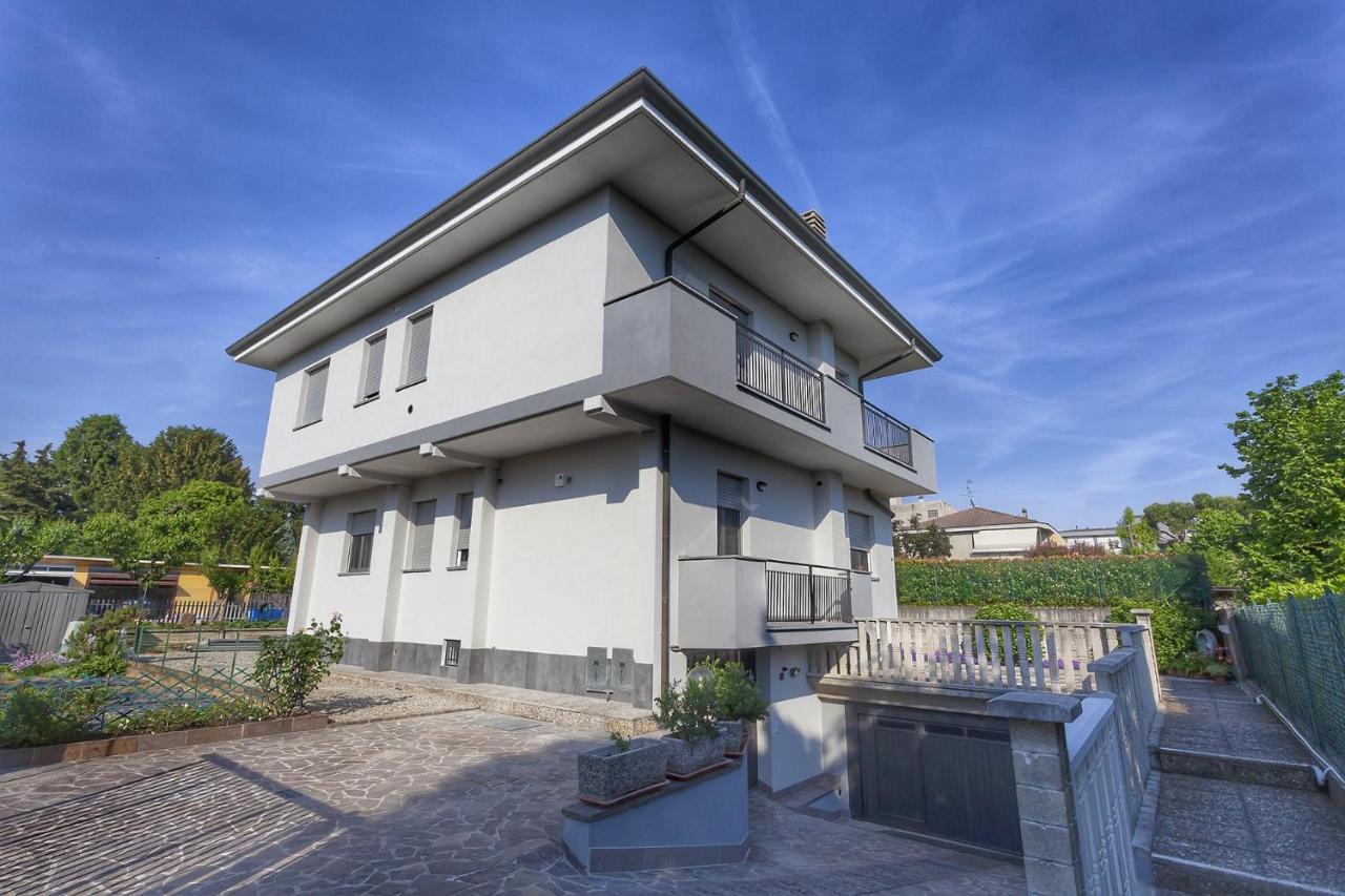 Casa Stema Lägenhet Meda Exteriör bild